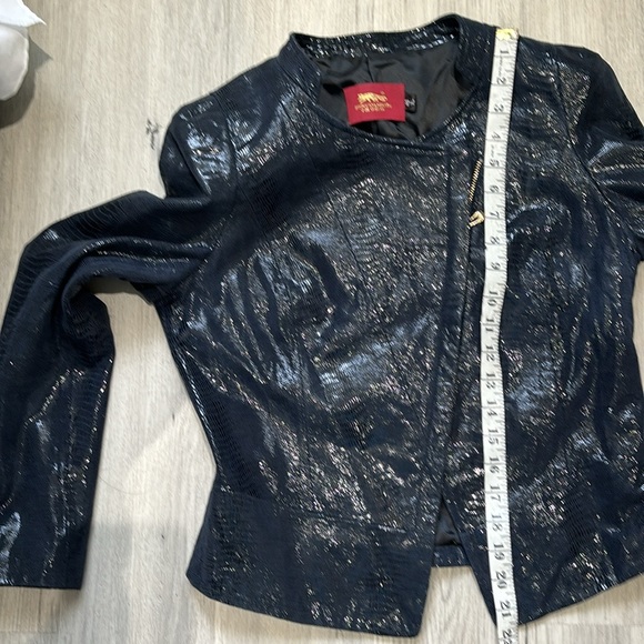 Jacket - Picture 8 of 10